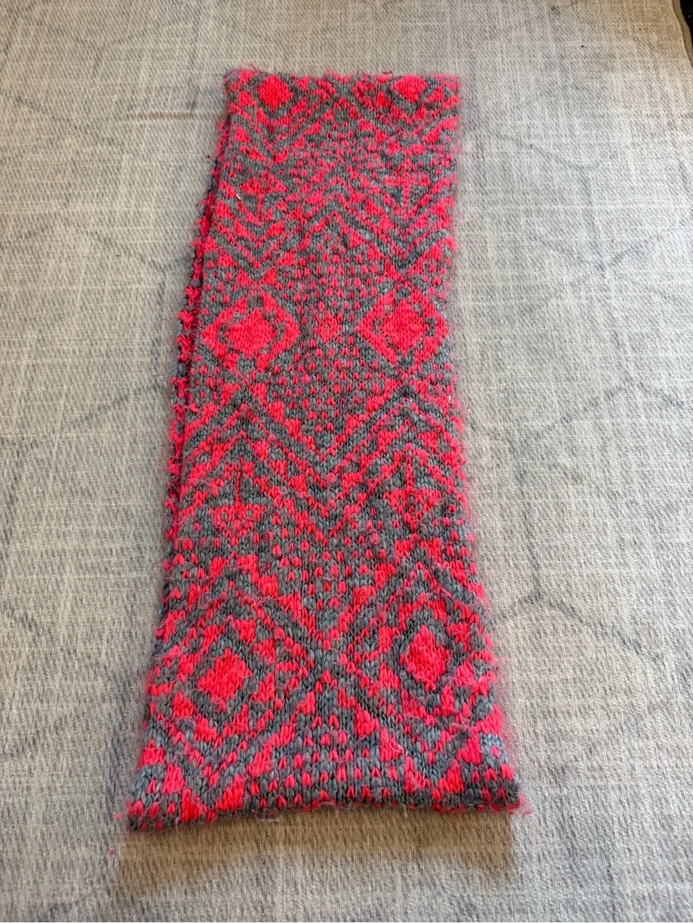 American Eagle Cozy Gray and Pink Knit Infinity Scarf